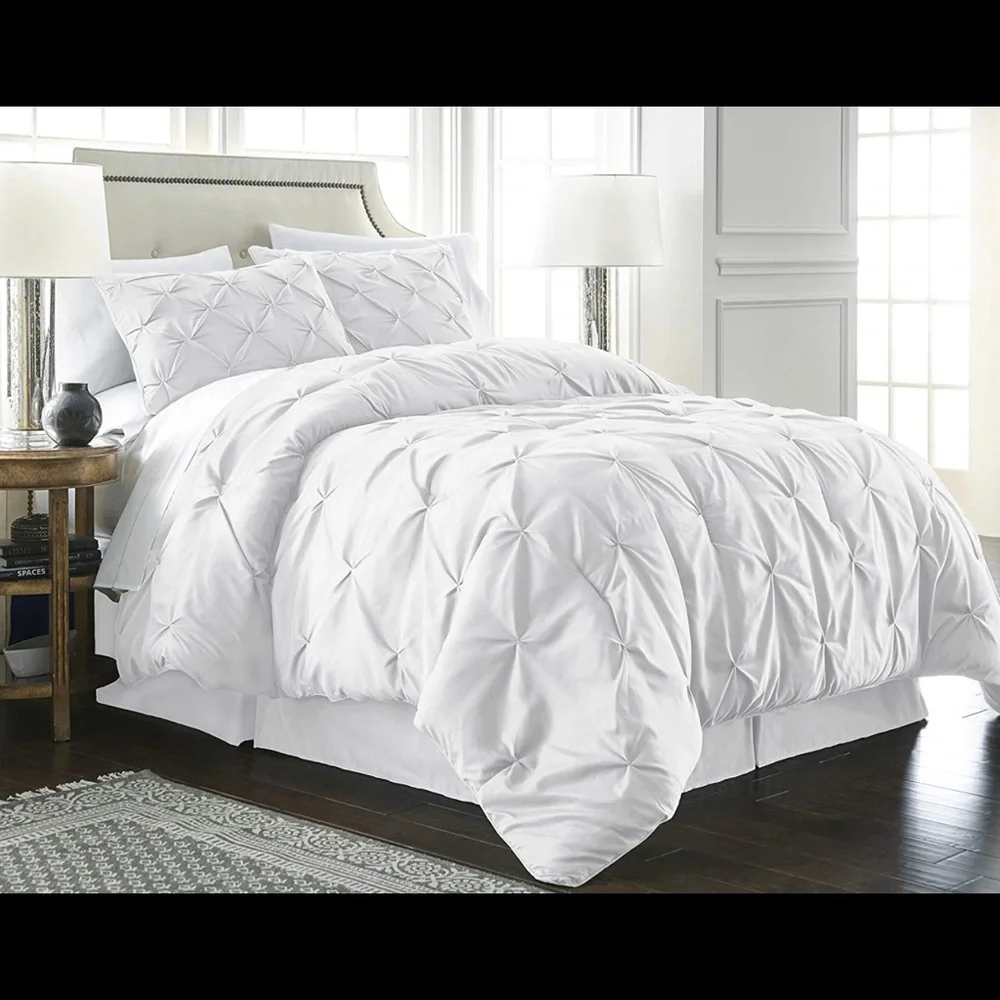 3-Pieces White Pinch Pleat Pintuck Comforter Set